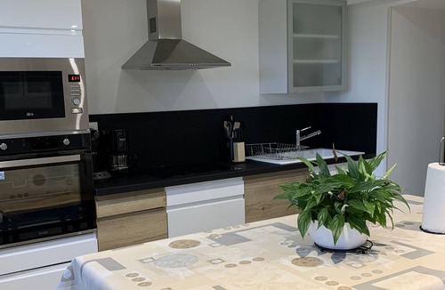 Harcy House | Pretty cottage in the wood of Harcy