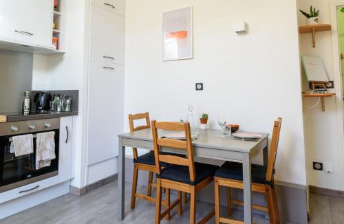 Henriville Apartment | Proche centre, 2 couchages, calme, lumineux