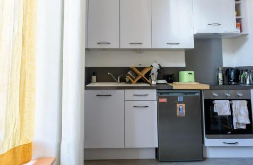 Henriville Apartment | Proche centre, 2 couchages, calme, lumineux
