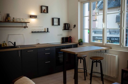 Oasis - Maroc Apartment | Proche du Circuit, Centre des Expositions, 10 min du Centre, Style Industrielle