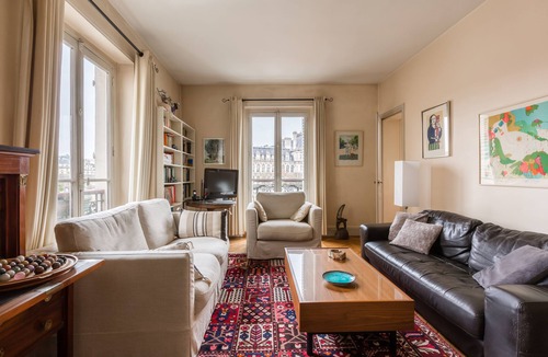 Les Iles Apartment | Quai aux Fleurs Apartment, by Veeve