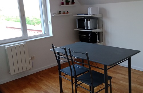 Radinghem-en-Weppes Cottage | Quiet, Bright Apartment in the Weppes