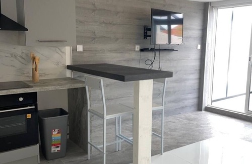 Longvic House | Quiet duplex with terrace 3min from Dijon + ring road. Ideal for professionals on the move