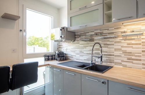 Mont-Mesly Apartment | Rare! Large 4-bedroom apt. I Disney & Paris 30 min I Near Metro & Free Parking