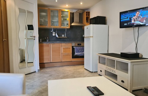 Plateau — Pyramide House | Remarkable 1-Bed House in Athis-Mons