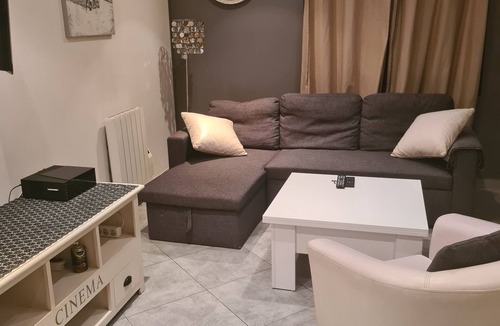 Plateau — Pyramide House | Remarkable 1-Bed House in Athis-Mons