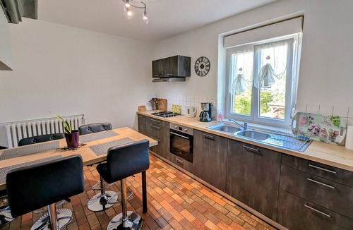 Travexin Cottage | Renovated apartment at foot of Thousand Ponds, 3 bedrooms