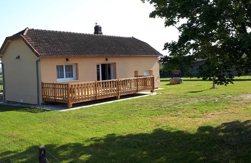 Coutansouze Cottage | Renovated house with garden, terrace, and Wi-Fi in Coutansouze