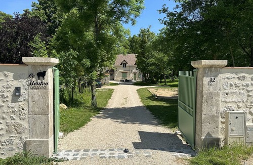 Pithiverais-Gatinais House | Renovated sheepfold with swimming pool adjacent to golf course