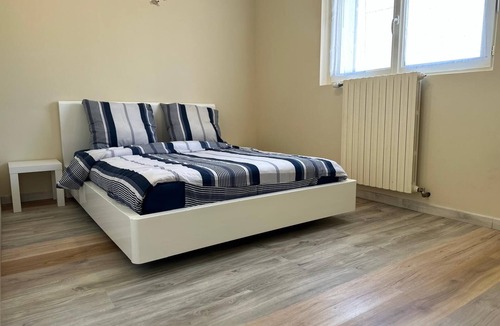 Vendeuvre-sur-Barse House | Renovated townhouse near lakes and Nigloland park