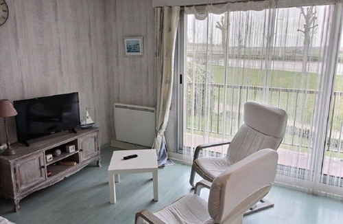 Moyenneville Apartment | Residence facing the port