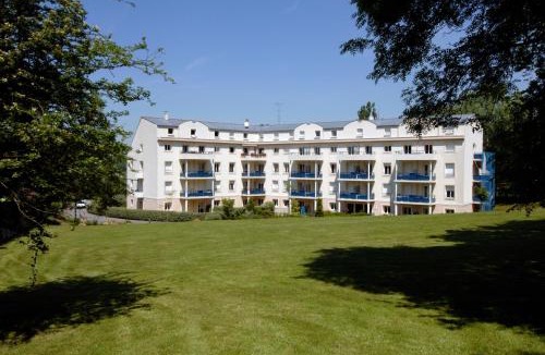 Chevreuse Apartment | Residence Hotel Les Ducs De Chevreuse avec Hébergement, Repas & PDJ, Séminaire, Bureau & Parking