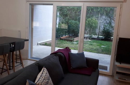 Champs-sur-Marne Condo | Residence the castle