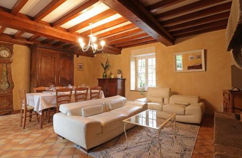 Tinchebray-Bocage House | Retraite paisible en maison traditionnelle, 4 chambres, jardin arboré, cheminée et nature luxuriante. - FR-1-497-154