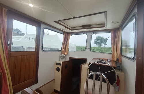 Pontailler-sur-Saone Boat Rental | Retro barge moored in Pontailler-sur-Saône with 5 berths