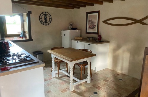 Ballon-Saint-Mars Cottage | Riverside Retreat: Charming Cottage Near Le Mans – Fishing, Hiking & Equestrian Activities