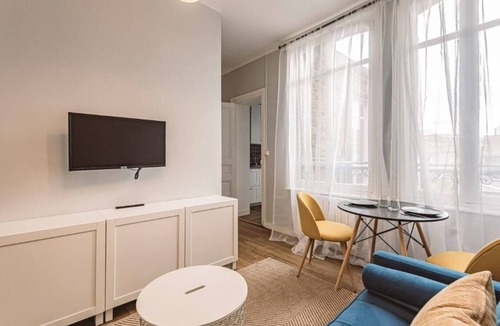 Courlancy Apartment | Roi soleil, facing the Cathedral (2G)