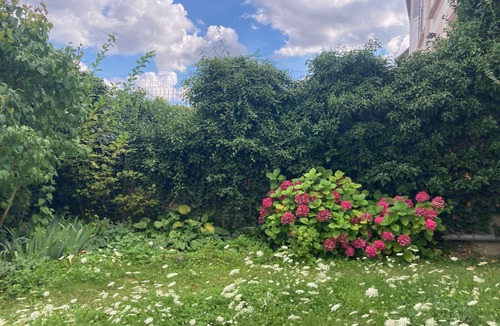 Verdun Apartment | Romantic apartment in Verdun with private parking
