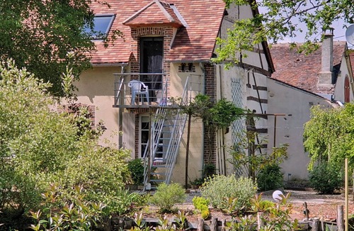 Champignelles Apartment | Romantic escape 2 hours from Paris: a bed and breakfast where peace reigns
