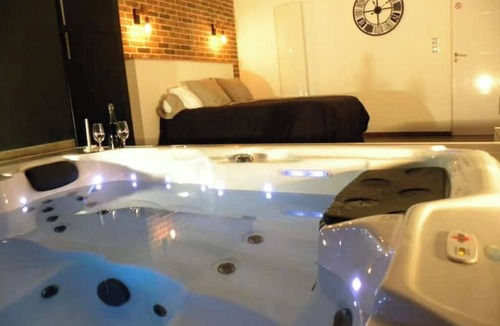 Ferriere-la-Grande House | romantic room with private spa