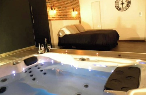 Ferriere-la-Grande House | romantic room with private spa