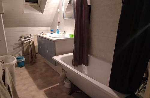 Merignies House | Room in a house 200 m from the greenway