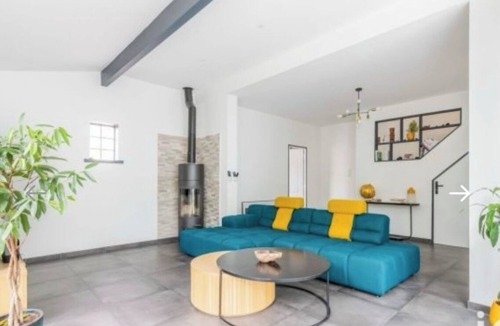 Port-Aviation Bed & Breakfast | Room in a pretty house