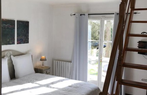Giverny Bed & Breakfast | Rose Garden Mezzanine