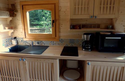 Sainte-Opportune-du-Bosc House | Roulotte Les Deux Geais