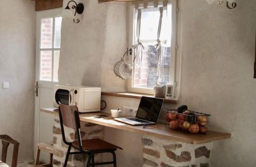 Sainte-Suzanne-and-Chammes House | Séjour féerique dans un gîte champêtre avec jardin, poêle à bois et terrasse à Sainte-Suzanne - FR-1-600-192