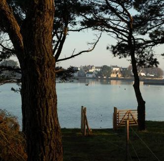 La Celle-sous-Gouzon Apartment | Saint Cado, appartement avec vue sur l'eau