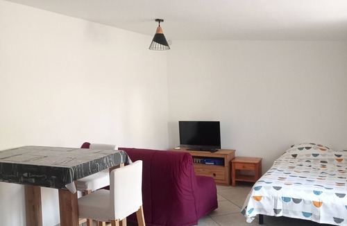 Dammarie Les Lys Apartment | Self-catering accommodation (studio) 30 min from Paris, Melun Gare