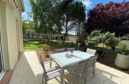La Heuniere House | Self-contained 5-person apartment key box garden terrace children's play area 27950
