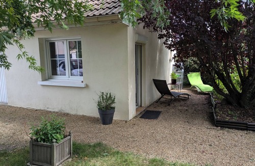 Conde-sur-Vesgre Bed & Breakfast | Self-contained room in the countryside
