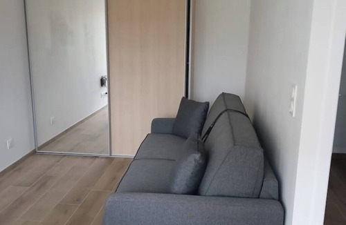 Beauvais Apartment | Shared house, low self-contained studio in Beauvais, 5 km from the airport