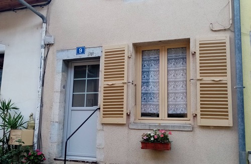 Poligny House | Small semi-detached town house in Poligny