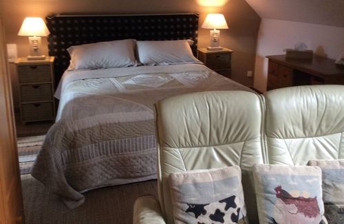 Sainte-Beuve-en-Riviere House | Spacious Studio On The Second Floor Of An 18th Century Watermill
