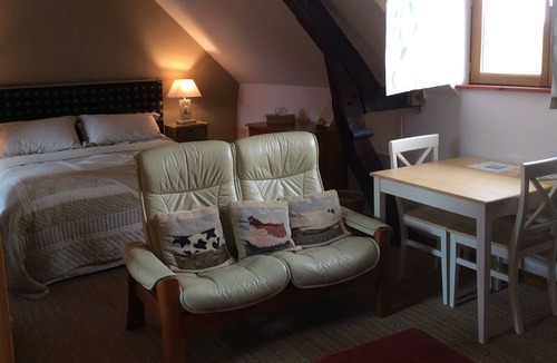 Sainte-Beuve-en-Riviere House | Spacious Studio On The Second Floor Of An 18th Century Watermill