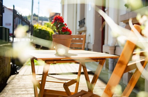 Chantraine Cottage | Spacious 2-Bed Apartment Near City Center with Garden Access & Private Parking