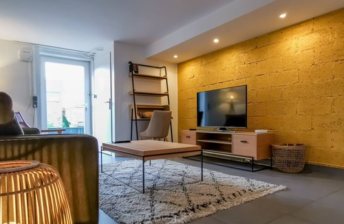 Limoges House | Spacious 5-Bedroom House in Limoges: Near CHU, Parking, Air Conditioning