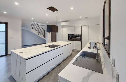 La Boisse House | Spacious and modern architect-designed house with pool and large terrace in the Lyon region.