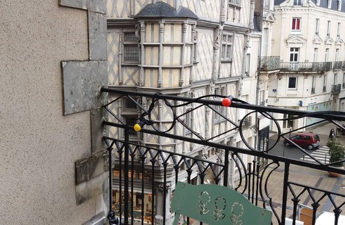 Downtown Angers House | Spacious apartment ideally located, lots of charm, terrace,