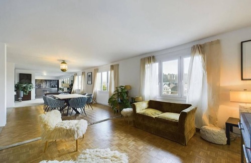 Epinal Apartment | Spacious apartment in the center of town, sleeps 6, 3 bedrooms, 3 bathrooms, superb view of the castle.