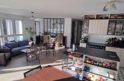 Quartier de la Goutte-d'Or Apartment | Spacious apartment with terrace at the foot of Montmartre