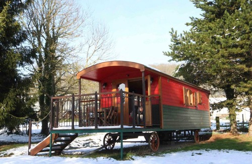 Radon Cottage | Spacious caravan with terrace, garden and games, pets allowed