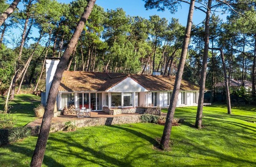 Le Touquet-Paris-Plage Villa | Spacious villa with private pool, Wi-Fi, pets welcome