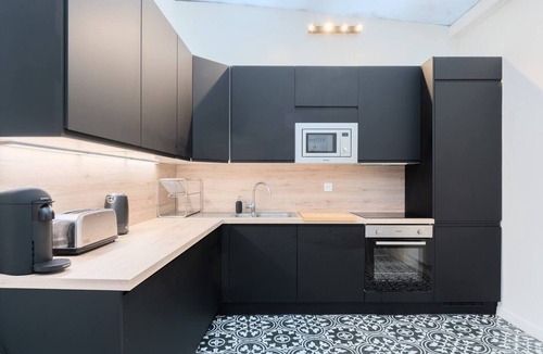Roubaix House | Spacious house 11 beds 8 bath 18 people - terrace.