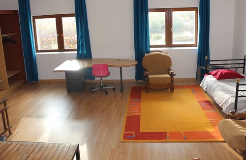 Neuvy-sur-Loire Apartment | Studio 1st floor, 3 people, near central Belleville, edge of the Loire