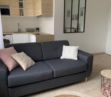 Cergy Apartment | Studio 30m2 - Au pied de la Gare - PARKING