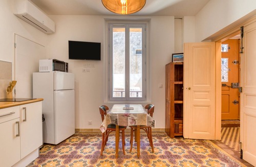 Aspiran Apartment | Studio "A La Bonne Franck'ette" with Private Terrace, Wi-Fi and Air Conditioning